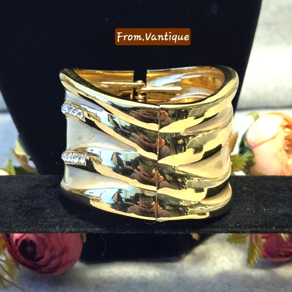 💠🟡 Vintage Rhinestones Gold & Beige Bold / Statement Bangle / Cuff ⭕️ - Picture 3 of 5